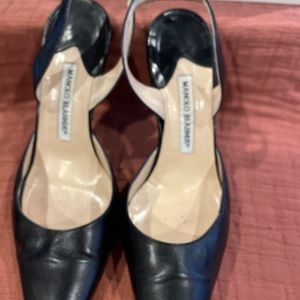 Sexy pumps size 9 for an adorable look.